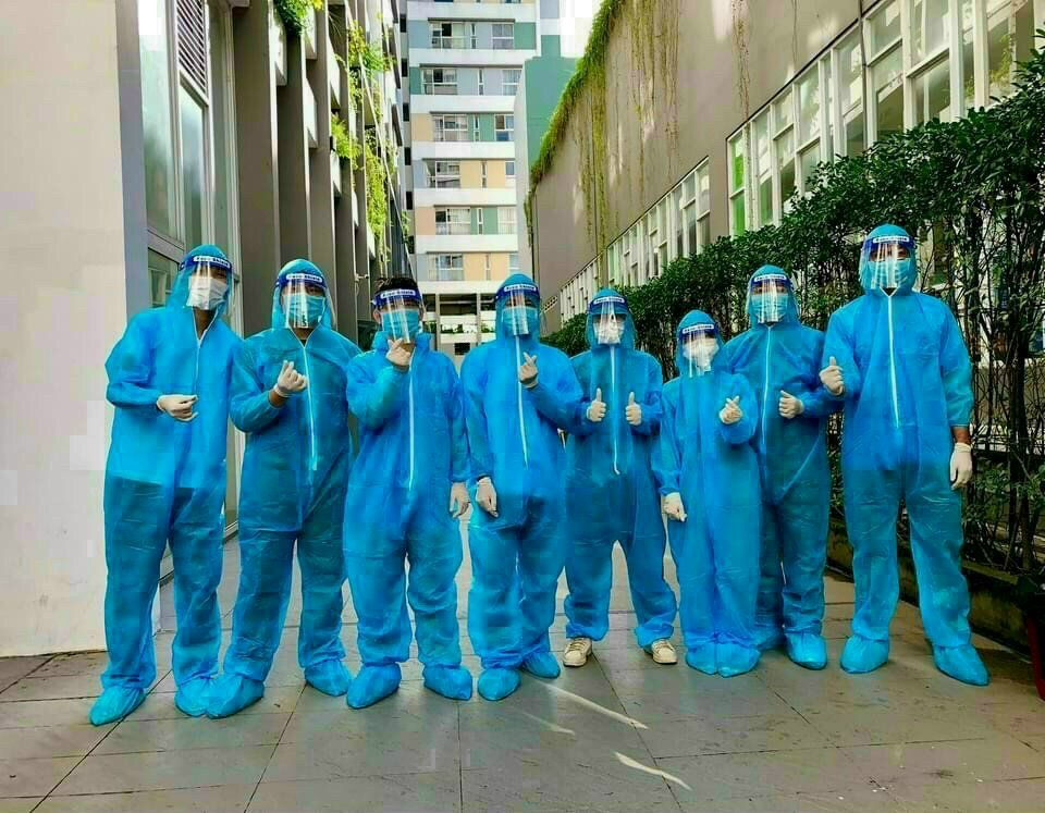 Tính năng của quần áo bảo hộ y tế tiếng anh