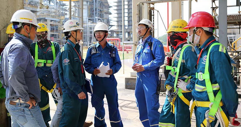 Đồng phục công nhân xây dựng giúp đảm bảo an toàn lao động và thoải mái khi công nhân làm việc