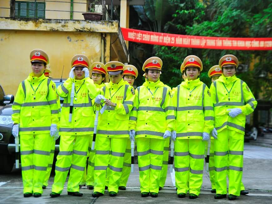 ao-phan-quang-CSGT Áo phản quang Cảnh sát Giao thông được làm từ chất liệu phản quang