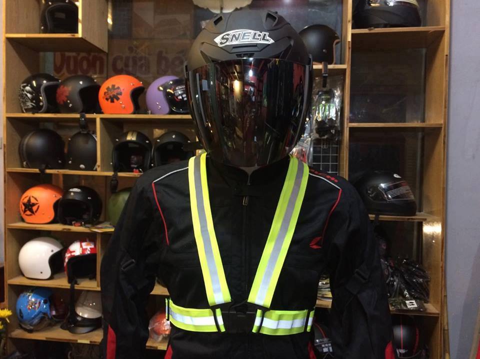 ao-khoac-phan-quang-di-phuot Áo khoác phản quang đi phượt được làm từ vật liệu phản quang đảm bảo an toàn cho người dùng