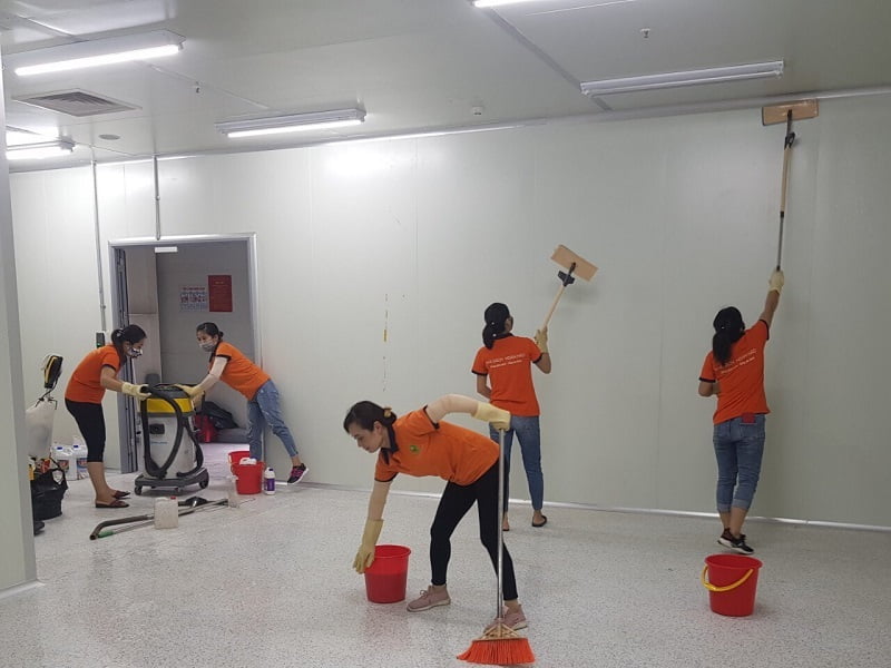 dong-phuc-nhan-vien-ve-sinh Đồng phục nhân viên vệ sinh cần có khả năng bảo vệ tối ưu nhất