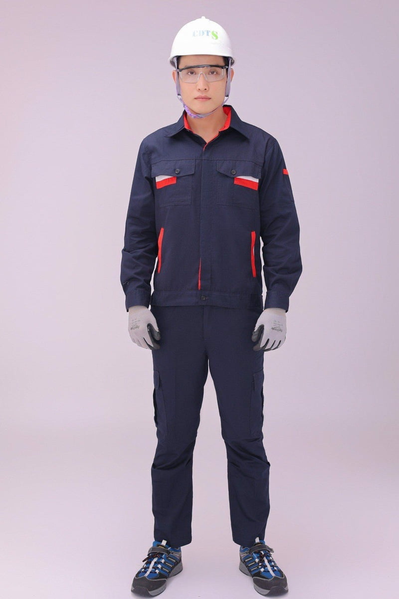 Mũ, kính, giày, quần áo đều là đồng phục bảo hộ lao động