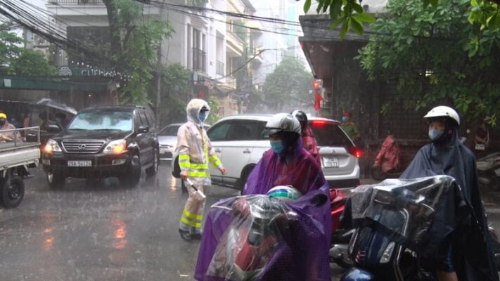 Áo mưa csgt trong suốt được sản xuất từ chất liệu nhựa PVC