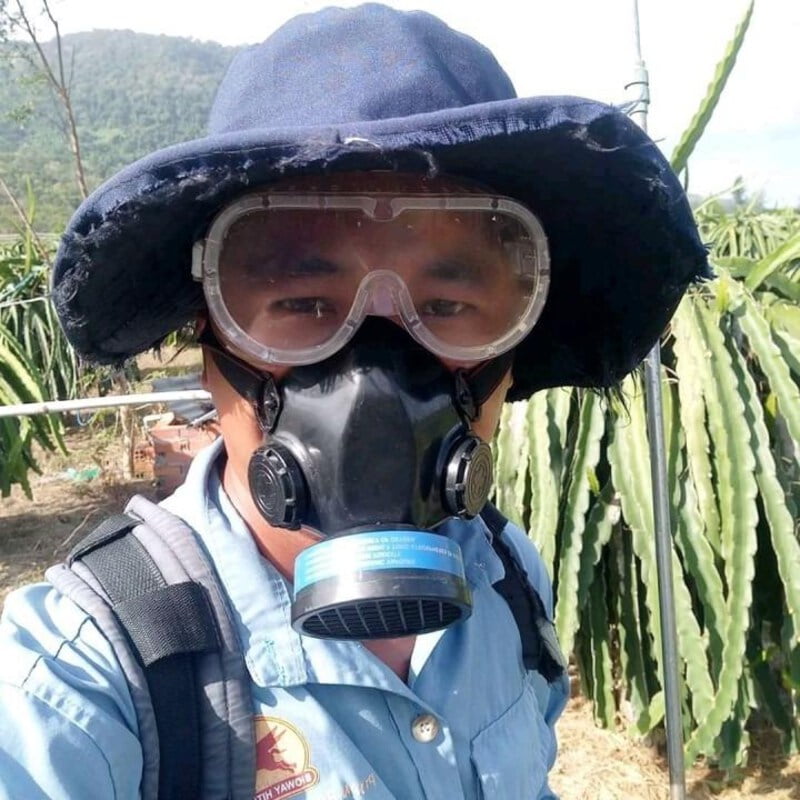 Kính bảo hộ phun thuốc trừ sâu giúp bảo vệ mắt người lao động khỏi tác nhân gây hại