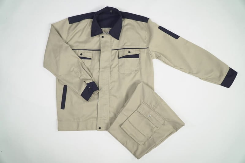 Chọn quần áo bảo hộ phải vừa vặn với cơ thể