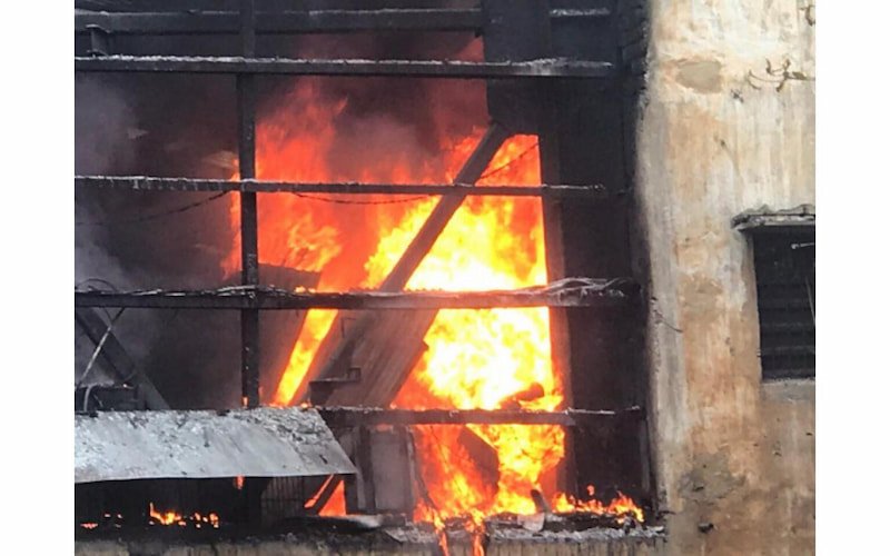 Không dùng nước để dập các đám cháy chất kim loại