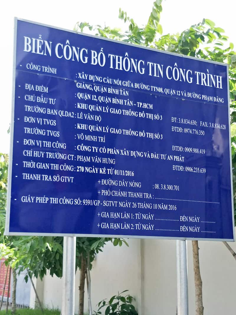 Cần phải tuân thủ các quy định về kích thước biển báo công trình xây dựng