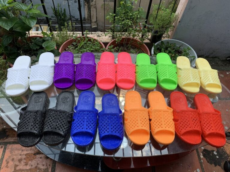 Dép tổ ong bao nhiêu lỗ là câu hỏi hài hước khiến nhiều người tò mò