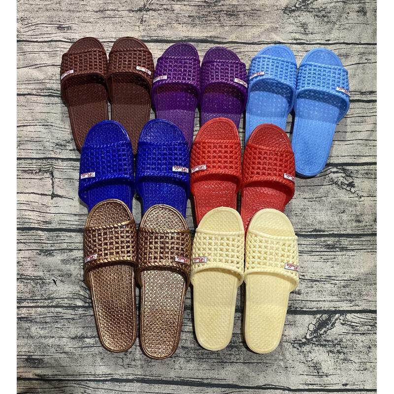 Dép tổ ong được cải tiến với nhiều màu sắc, chất liệu đa dạng