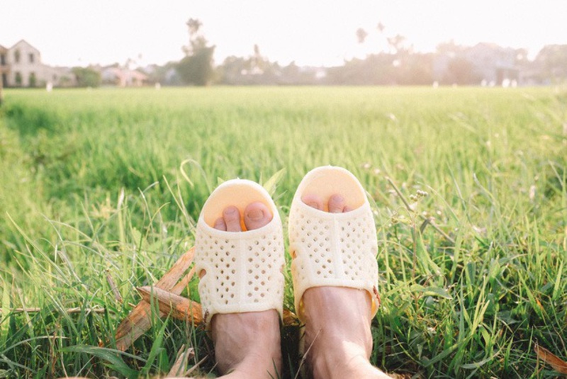 Dép tổ ong đã trở thành đôi dép huyền thoại một thời