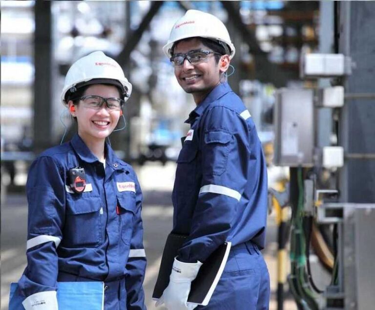 Áo bảo hộ công trình giúp ích rất nhiều cho người lao động