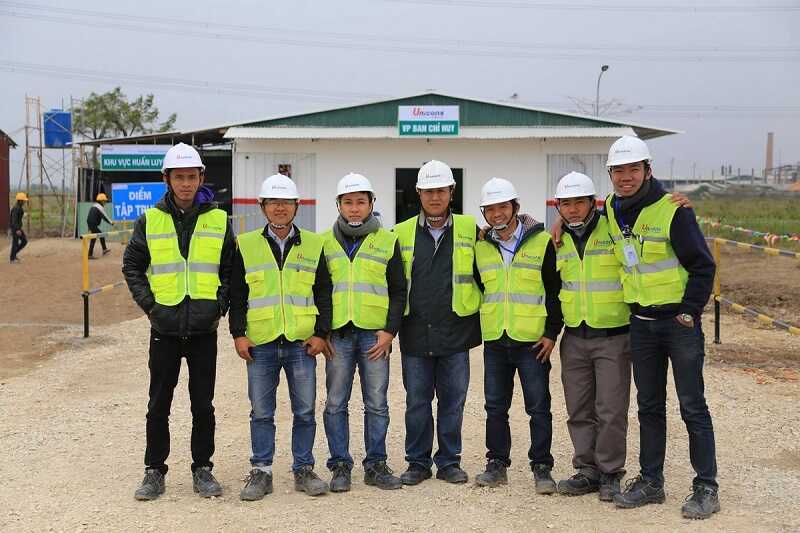 Áo gile phản quang giúp đảm bảo an toàn cho mọi người vào buổi đêm