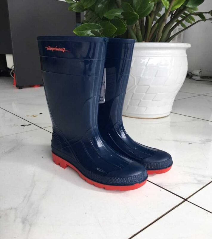 Mua ủng bảo hộ lao động chất lượng tại đồng phục Nam Phương